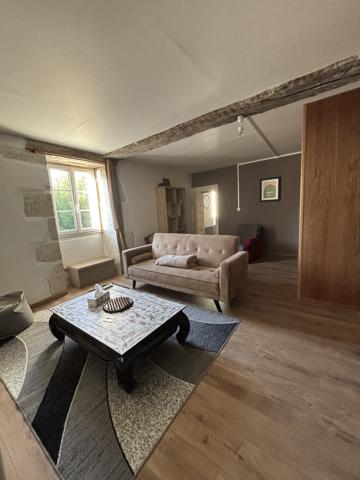 Maison de village, rénovée,de 130m² avec cour et vue imprenable sur la Seine proche de CHATILLON /S Chamesson (21400)