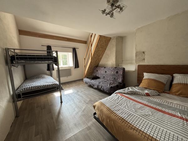 Maison de village, rénovée,de 130m² avec cour et vue imprenable sur la Seine proche de CHATILLON /S Chamesson (21400)