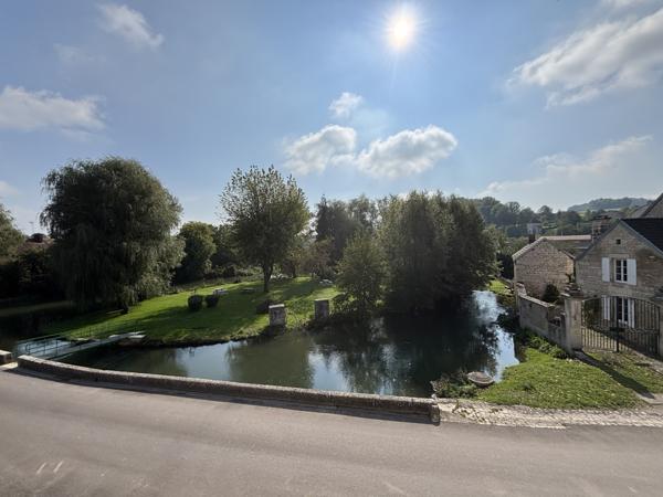 Maison de village, rénovée,de 130m² avec cour et vue imprenable sur la Seine proche de CHATILLON /S Chamesson (21400)