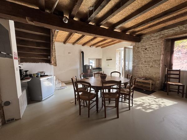 Maison de village, rénovée,de 130m² avec cour et vue imprenable sur la Seine proche de CHATILLON /S Chamesson (21400)