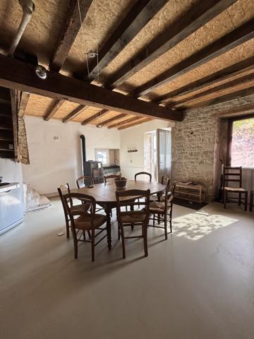 Maison de village, rénovée,de 130m² avec cour et vue imprenable sur la Seine proche de CHATILLON /S Chamesson (21400)