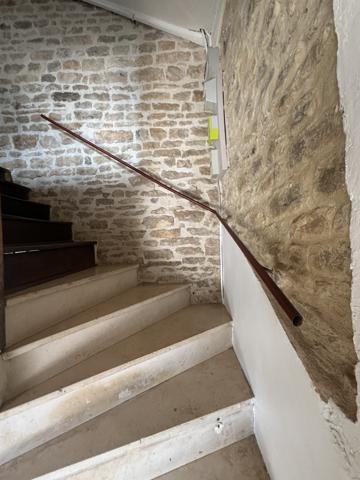 Maison de village, rénovée,de 130m² avec cour et vue imprenable sur la Seine proche de CHATILLON /S Chamesson (21400)