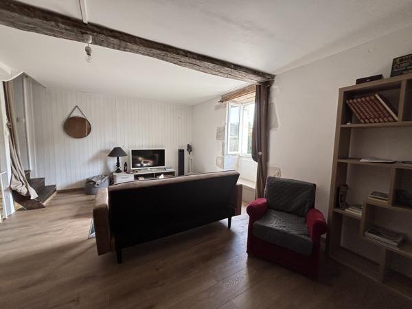 Maison de village, rénovée,de 130m² avec cour et vue imprenable sur la Seine proche de CHATILLON /S Chamesson (21400)