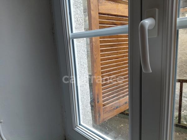 Maison spacieuse de 175 m2 au cœur du village de Montsalvy – Jardin non attenant possible