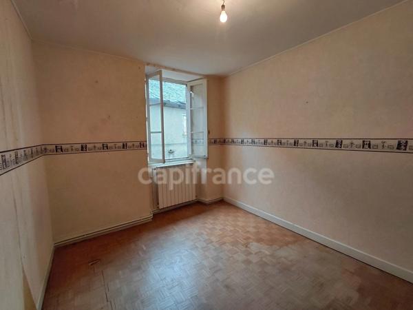 Maison spacieuse de 175 m2 au cœur du village de Montsalvy – Jardin non attenant possible