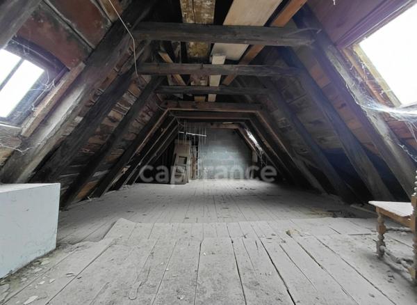 Maison spacieuse de 175 m2 au cœur du village de Montsalvy – Jardin non attenant possible