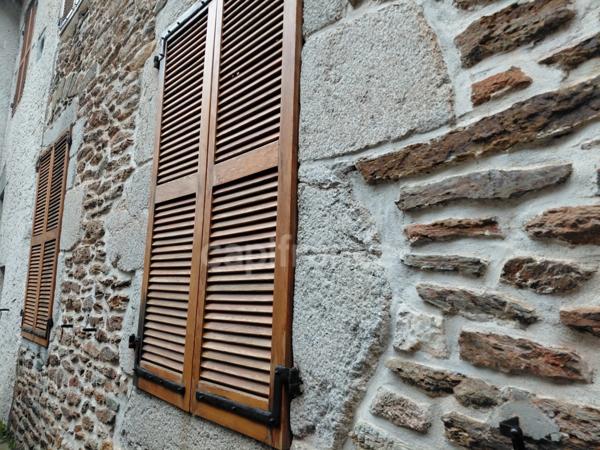 Maison spacieuse de 175 m2 au cœur du village de Montsalvy – Jardin non attenant possible