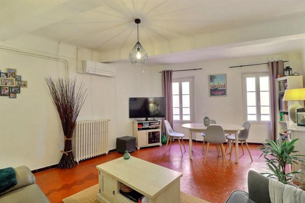 CENTRE VILLE SANARY SUR MER - APPARTEMENT DE TYPE 3 -