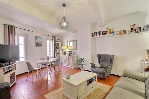 CENTRE VILLE SANARY SUR MER - APPARTEMENT DE TYPE 3 -