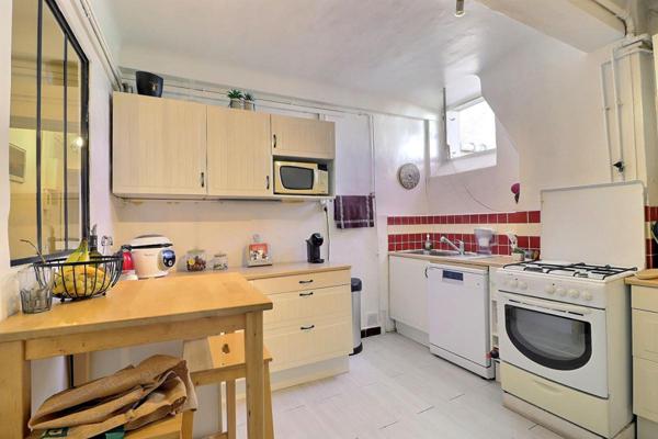 CENTRE VILLE SANARY SUR MER - APPARTEMENT DE TYPE 3 -
