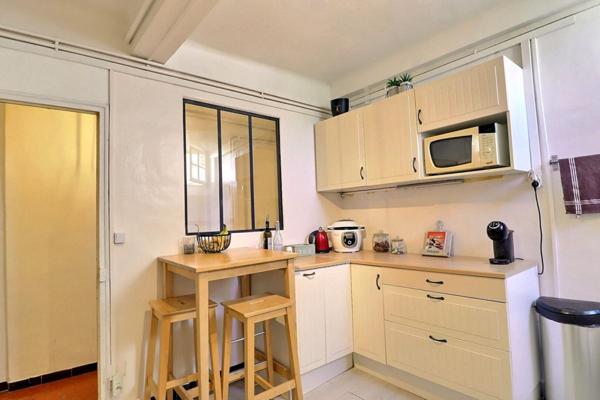 CENTRE VILLE SANARY SUR MER - APPARTEMENT DE TYPE 3 -