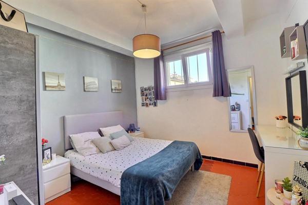 CENTRE VILLE SANARY SUR MER - APPARTEMENT DE TYPE 3 -