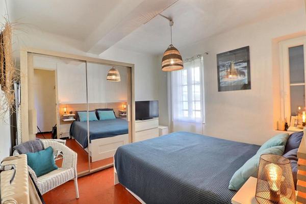 CENTRE VILLE SANARY SUR MER - APPARTEMENT DE TYPE 3 -
