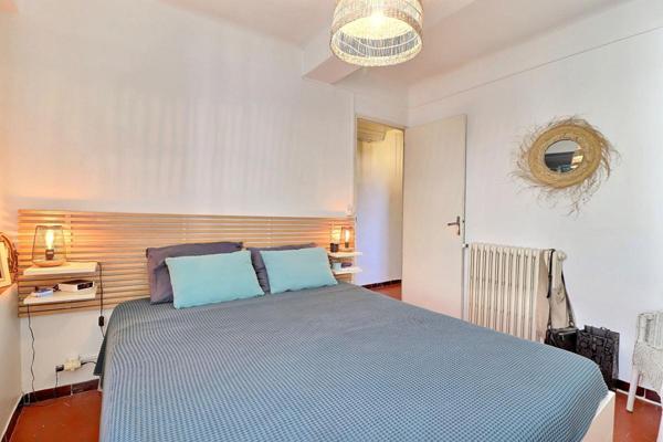 CENTRE VILLE SANARY SUR MER - APPARTEMENT DE TYPE 3 -