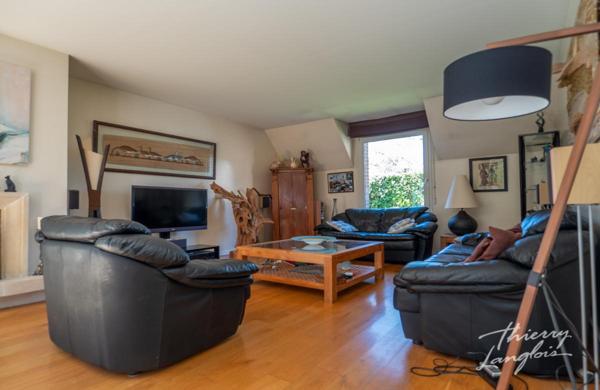 VILLA DE 206M2 HABITABLES DANS SECTEUR RECHERCHE
