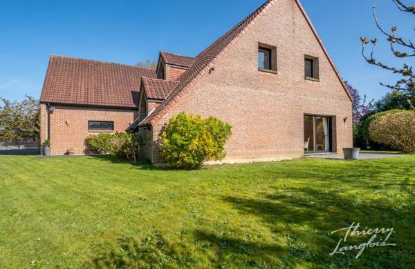 VILLA DE 206M2 HABITABLES DANS SECTEUR RECHERCHE