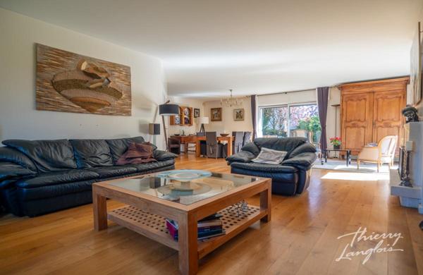 VILLA DE 206M2 HABITABLES DANS SECTEUR RECHERCHE