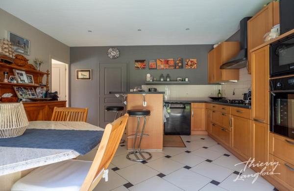 VILLA DE 206M2 HABITABLES DANS SECTEUR RECHERCHE