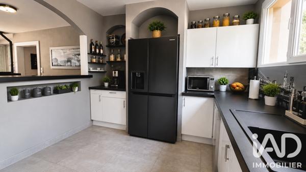 Maison à vendre 6 pièces 140 m² Peyrolles-en-Provence
