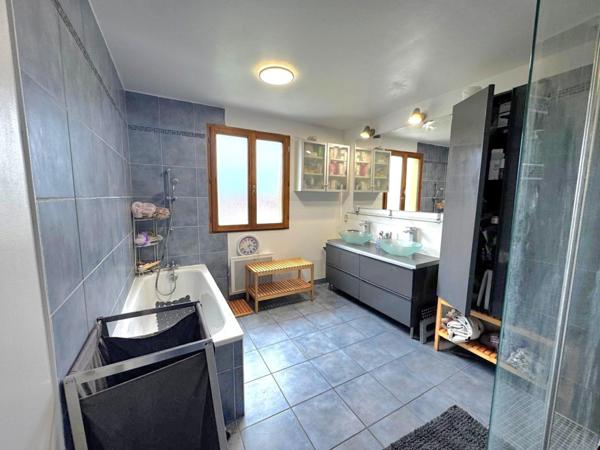 Maison 92 m2 - 3 chambres- 412 m2 terrain- garage-  Freneuse 78840