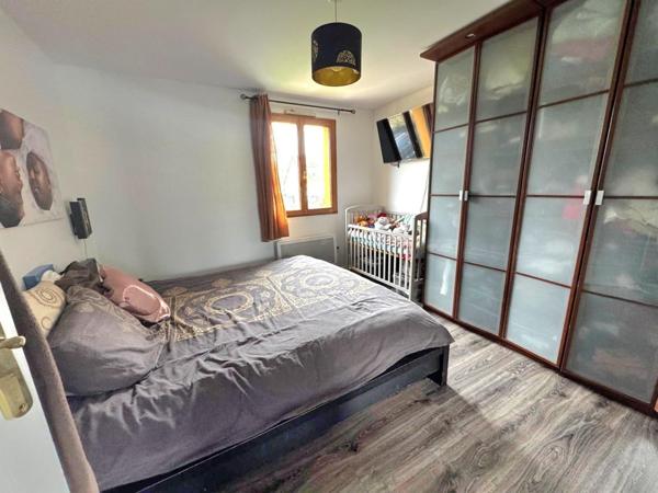 Maison 92 m2 - 3 chambres- 412 m2 terrain- garage-  Freneuse 78840