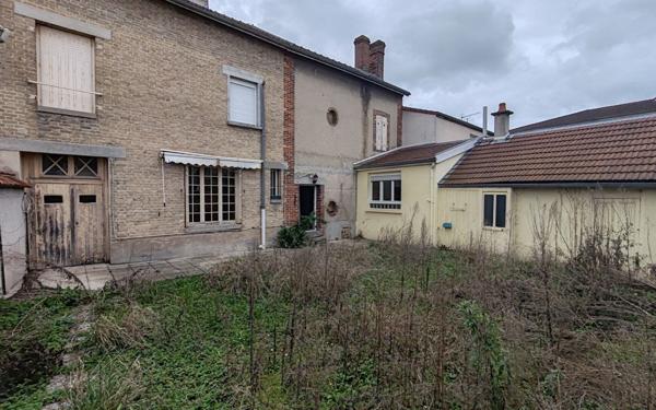 Maison à vendre    5 pièces •  Ay