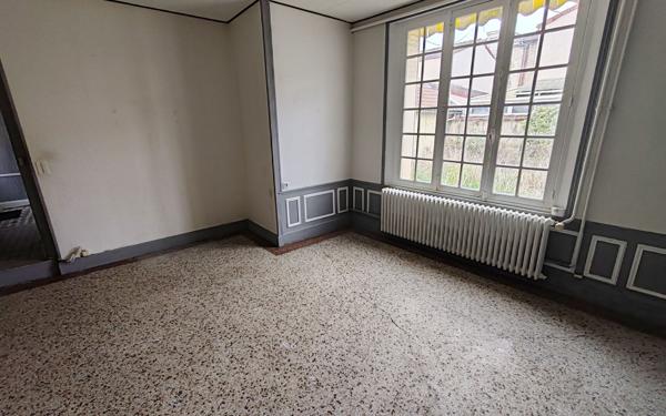 Maison à vendre    5 pièces •  Ay