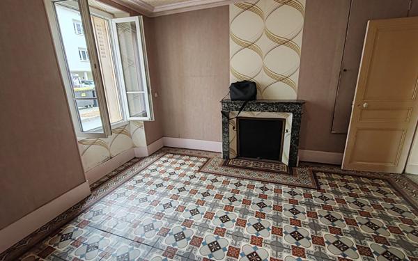 Maison à vendre    5 pièces •  Ay