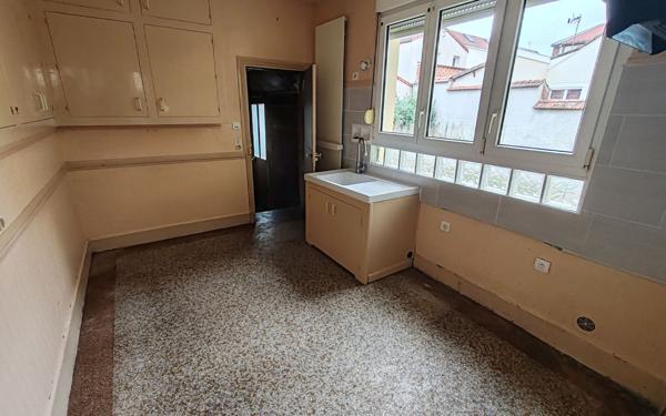 Maison à vendre    5 pièces •  Ay