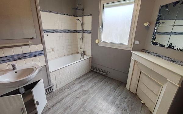 Maison à vendre    5 pièces •  Ay