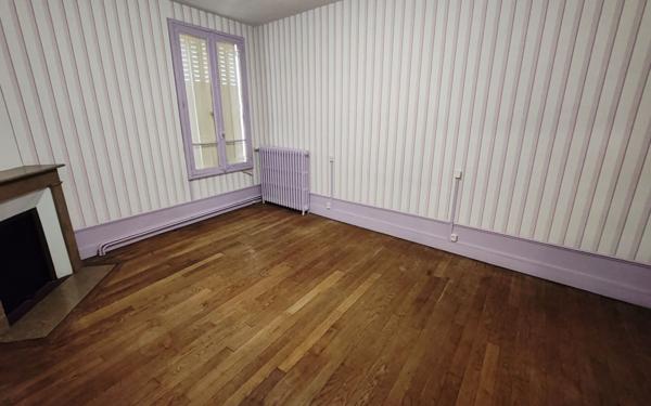 Maison à vendre    5 pièces •  Ay