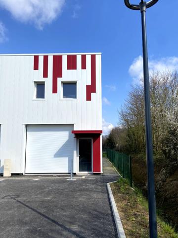 A VENDRE : très beau local d'activité NEUF environ 100 m2 - SAINT-HERBLAIN
