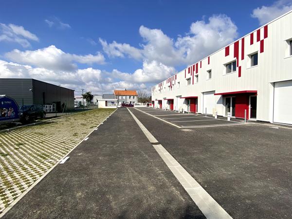 A VENDRE : très beau local d'activité NEUF environ 100 m2 - SAINT-HERBLAIN