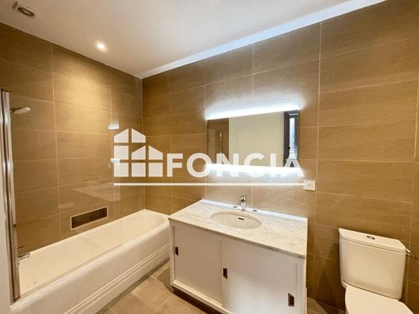 Location Appartement 2 pièces 50.7 m² - Paris 75008