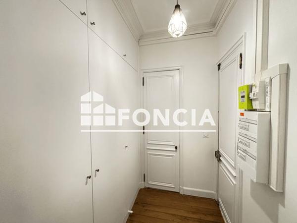 Location Appartement 2 pièces 50.7 m² - Paris 75008