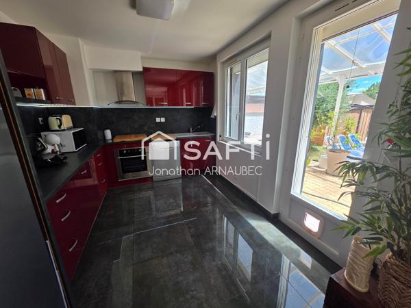 Coup de cœur assuré pour cette maison de plain-pied entièrement rénovée, alliant confort moderne, prestations de qualité et aucun travaux à prévoir !