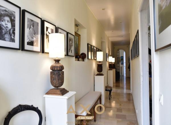 NÎMES - À DEUX PAS DU COEUR DE VILLE - APPARTEMENT HAUSSMANNIEN - 283 m² - T7 - GARAGE - ASCENSEUR -PRESTATIONS DE QUALITÉ - 987 000 