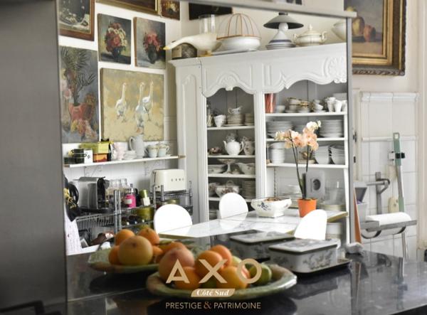 NÎMES - À DEUX PAS DU COEUR DE VILLE - APPARTEMENT HAUSSMANNIEN - 283 m² - T7 - GARAGE - ASCENSEUR -PRESTATIONS DE QUALITÉ - 987 000 