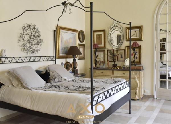 NÎMES - À DEUX PAS DU COEUR DE VILLE - APPARTEMENT HAUSSMANNIEN - 283 m² - T7 - GARAGE - ASCENSEUR -PRESTATIONS DE QUALITÉ - 987 000 