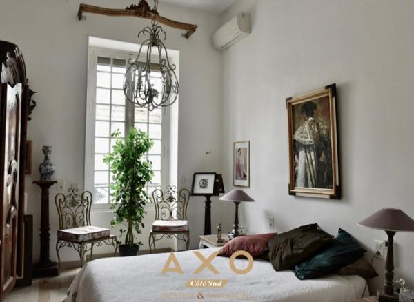 NÎMES - À DEUX PAS DU COEUR DE VILLE - APPARTEMENT HAUSSMANNIEN - 283 m² - T7 - GARAGE - ASCENSEUR -PRESTATIONS DE QUALITÉ - 987 000 