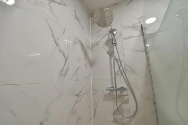 Maison à louer meublée. Charmante maison de village rénovée – 2 chambres, grand bureau, garage, et jardin à proximité