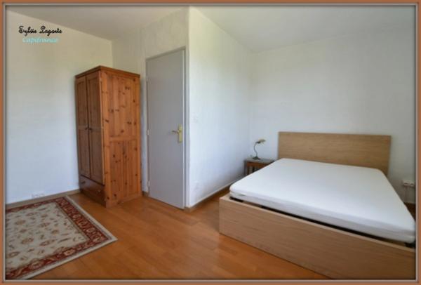 Maison à louer meublée. Charmante maison de village rénovée – 2 chambres, grand bureau, garage, et jardin à proximité