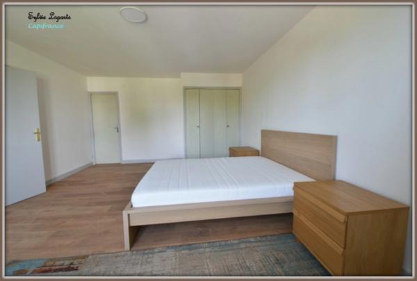 Maison à louer meublée. Charmante maison de village rénovée – 2 chambres, grand bureau, garage, et jardin à proximité