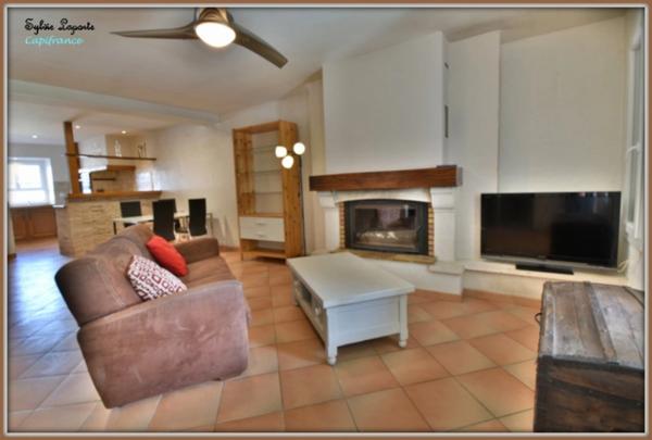 Maison à louer meublée. Charmante maison de village rénovée – 2 chambres, grand bureau, garage, et jardin à proximité