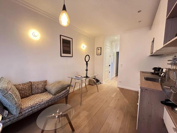 Vente                                                      Appartement
                        
                     2 pièces                      24 m2                     à Paris 17
