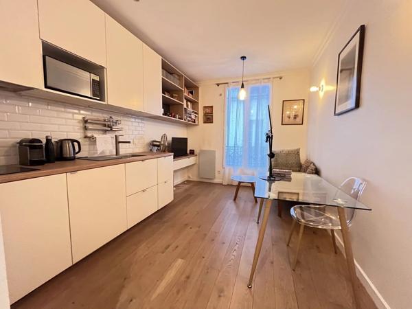 Vente                                                      Appartement
                        
                     2 pièces                      24 m2                     à Paris 17