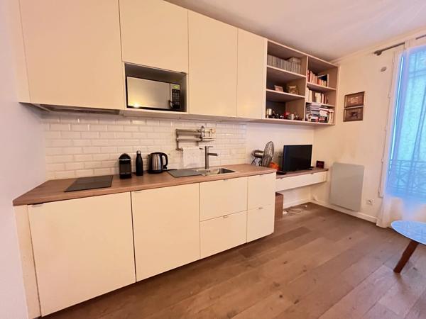 Vente                                                      Appartement
                        
                     2 pièces                      24 m2                     à Paris 17