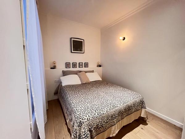 Vente                                                      Appartement
                        
                     2 pièces                      24 m2                     à Paris 17