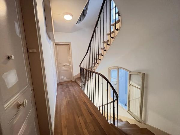 Vente                                                      Appartement
                        
                     2 pièces                      24 m2                     à Paris 17