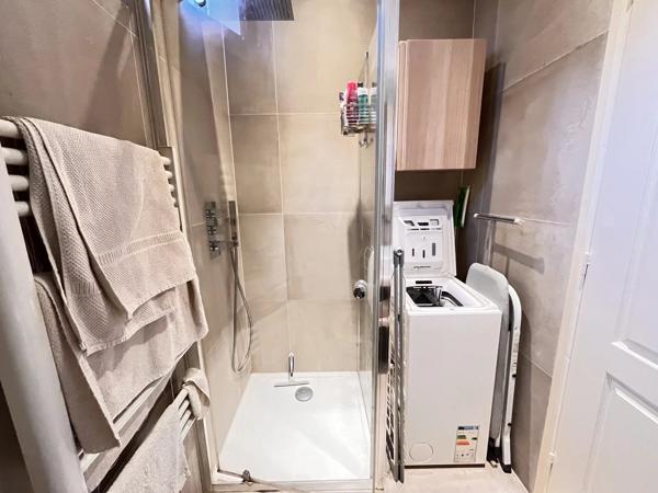 Vente                                                      Appartement
                        
                     2 pièces                      24 m2                     à Paris 17